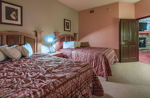 Wisconsin Dells Condominio | Hermoso condominio de 3 dormitorios. Las estancias de verano incluyen hasta 10 pases del Arca de Noé.
