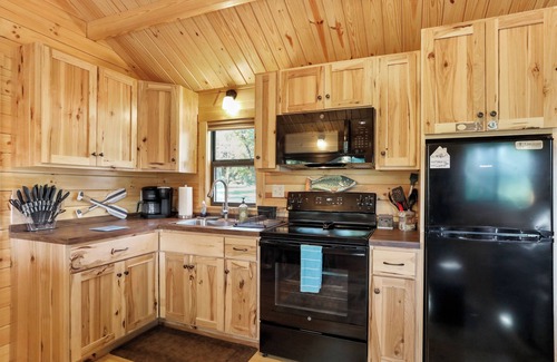 Hedgesville Cabina | New Riverfront Log Cabin on the Potomac River -