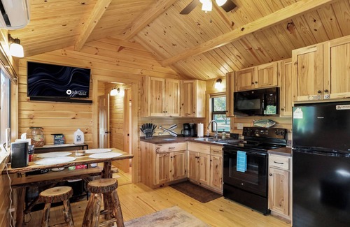 Hedgesville Cabina | New Riverfront Log Cabin on the Potomac River -