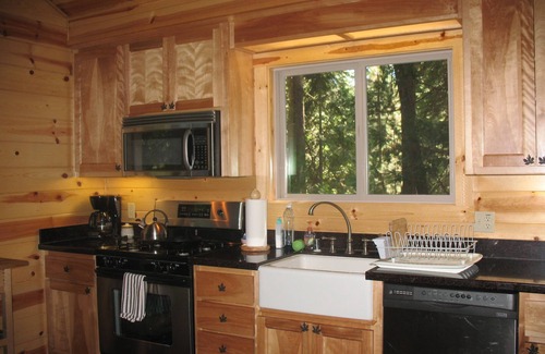 Strawberry Cabina | Riverfront cabina de lujo, Dodge Ridge, Fresa, Pinecrest
