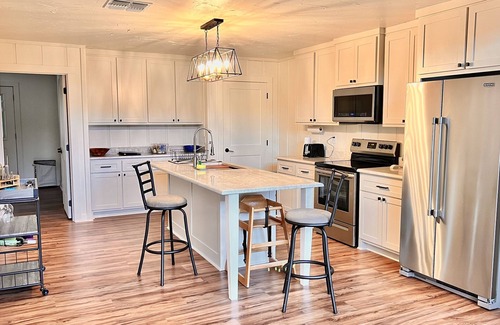 Ingram Cabina | Riverfront Luxury On the Guadalupe - Experience Hill Country's Finest