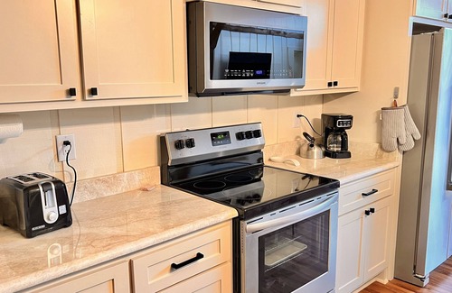 Ingram Cabina | Riverfront Luxury On the Guadalupe - Experience Hill Country's Finest