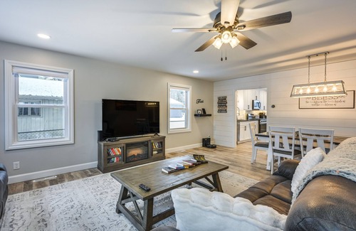 Hope Cabaña | Riverfront Michigan Cottage w/ Fire Pit & Kayaks!