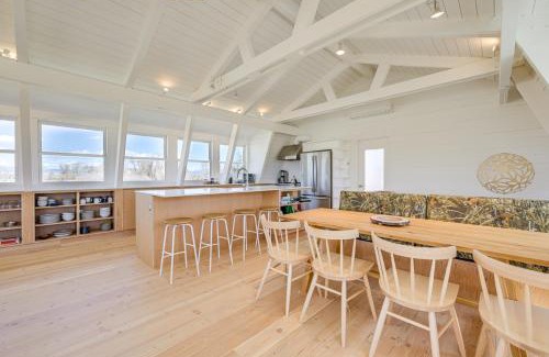 Whitehall Casa | Riverfront Montana Retreat - Deck, Fire Pit and Pond