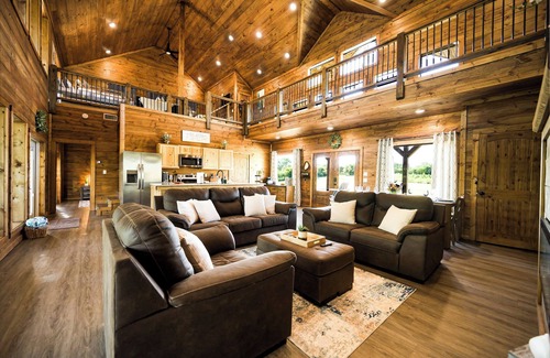 Golden Cabina | Riverfront | Ping Pong + Playset + Kayaks | EV