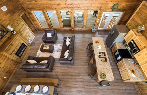 Golden Cabina | Riverfront | Ping Pong + Playset + Kayaks | EV