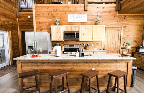 Golden Cabina | Riverfront | Ping Pong + Playset + Kayaks | EV