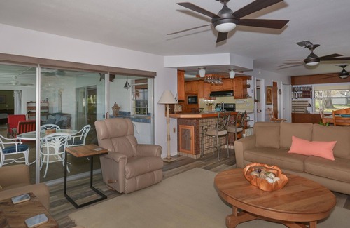 Titusville Casa | Riverfront Pool Home cerca de KSC y las playas de la costa este