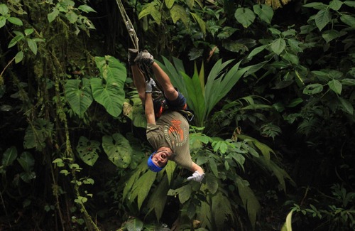 Parrita Cabina | Charming riverfront cabin nestled in the tropical jungle