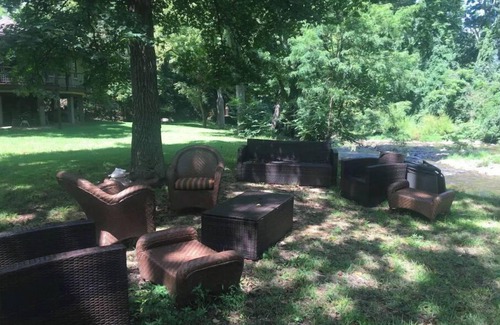 Hot Springs Cabina | Riverfront! Private, short walk to town