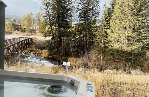 Rendezvous Casa | Riverfront Rendezvous! IKON Destination & Private Hot Tub