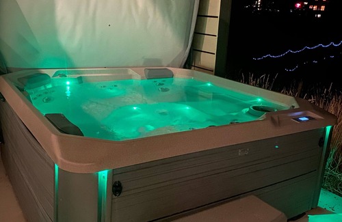 Rendezvous Casa | Riverfront Rendezvous! IKON Destination & Private Hot Tub