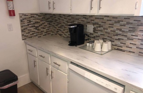 Sailboat Bend Apartamento | Riverfront Retreat:2BR+Soak tub