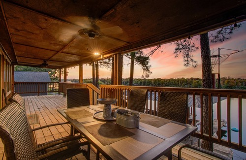 Barrett Casa | Riverfront Retreat Getaway