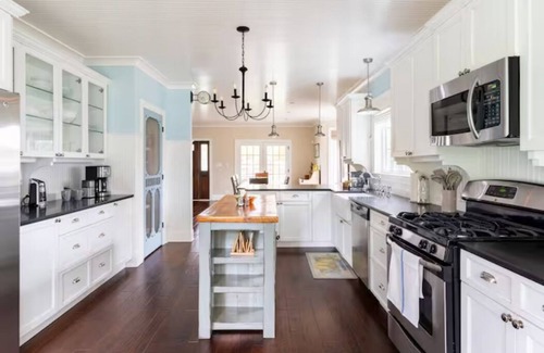 McHenry Casa | Riverfront Retreat on the Fox River