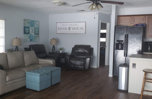 Welaka Casa | Riverfront Retreat-Private Dock; Fishing, Boating & Peaceful Getaway in Welaka