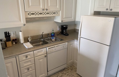 South Haven Condominio | Riverfront Retreat! Walk to Downtown/Near Beaches!