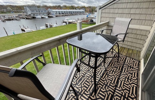 South Haven Condominio | Riverfront Retreat! Walk to Downtown/Near Beaches!
