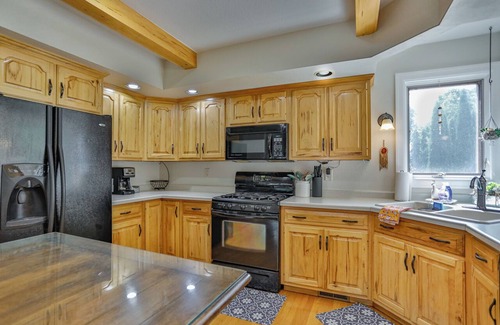 Schofield Casa | Riverfront Retreat with Hot Tub, Kayaks | Sleeps 8
