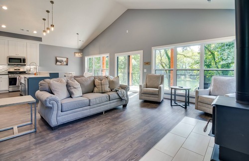 Mountain Home Cabina | Riverfront Salesville Cabin Rental w/ Shared Dock!
