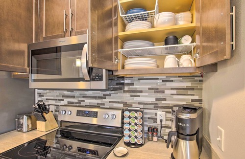 Sheboygan Apartamento | Riverfront Sheboygan Townhome w/ Grill!