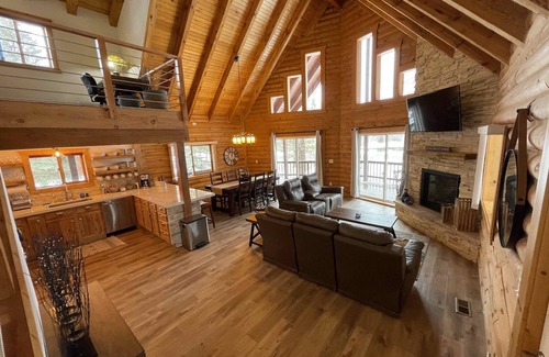 San Juan River Village Casa | Riverfront "Streams & Dreams" Cabin with Hot Tub
