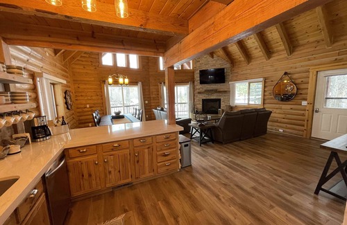 San Juan River Village Casa | Riverfront "Streams & Dreams" Cabin with Hot Tub