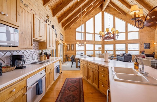 Victor Casa | Riverfront Teton property convenient to Jackson Hole & Targhee - dog-friendly