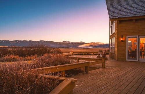Victor Casa | Riverfront Teton property convenient to Jackson Hole & Targhee - dog-friendly
