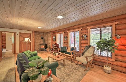 Troy Casa | Riverfront Troy Cabin Ready with Bikes and Rafts!