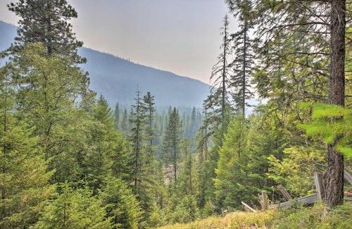 Troy Casa | Riverfront Troy Cabin Ready with Bikes and Rafts!