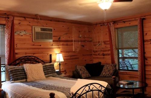 Eureka Springs Casa | Riverfront Vacation Rental with Gas Fireplace in Eureka Springs, Arkansas