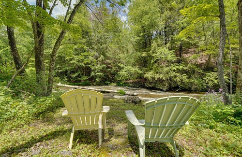 Bridgewater Corners Casa | Riverfront Vermont Vacation Rental w/ Hot Tub