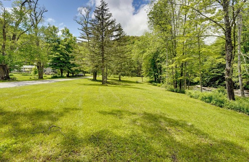 Bridgewater Corners Casa | Riverfront Vermont Vacation Rental w/ Hot Tub