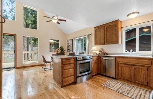 Granite Falls Casa | Riverfront w/Cedar Hot tub, Sauna, Movie Theatre