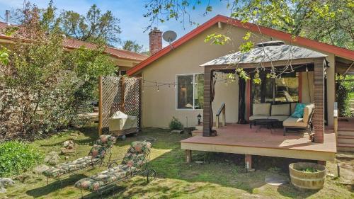 Three Rivers Casa | Riverfront with EV charger - Sequoia River Cottage