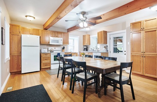 Edwardsburgh/Cardinal Casa | RIVERLEE 5-BEDROOM 3-ACRE WATERFRONT ESCAPE