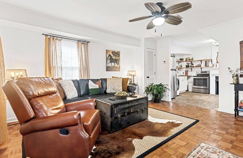 Peakland Casa | Rivermont Carriage House / 1.5 acre Estate / Pets