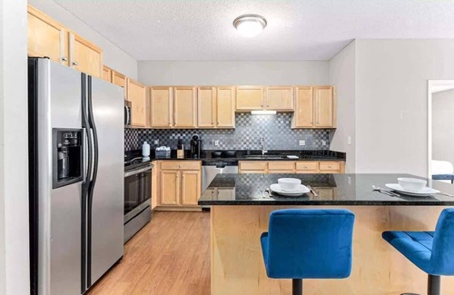 West Seventh Apartamento | RiverNest 2BR | 2 Queens+ Xcel Arena +Free Parking
