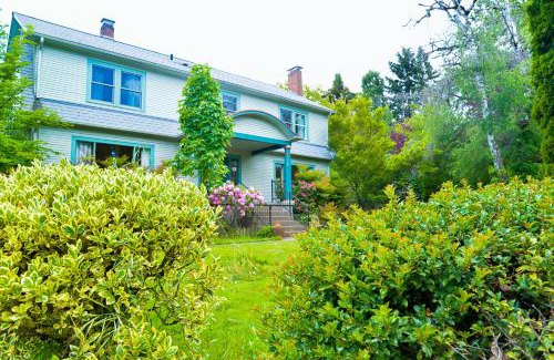 Whiteaker Casa | Riverpath Inn