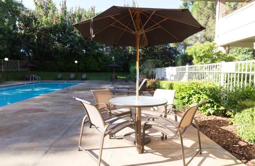 Napa Complejo | RiverPointe Napa Valley Resort