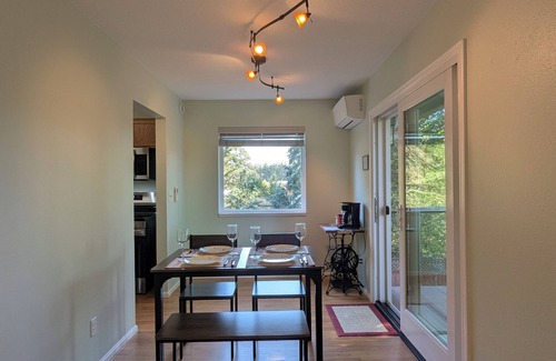 Battle Ground Casa | River’s Edge Spacious 2-Story Guest House by the River