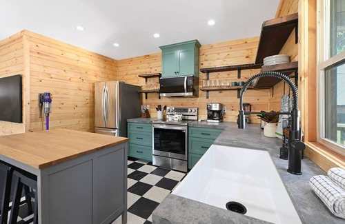 Pinecrest Cabina | Rivers Resort Cabin #1 "Millport"