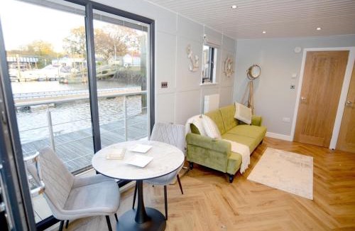 Southampton Alquiler De Eote | Rivers stays with hot tub