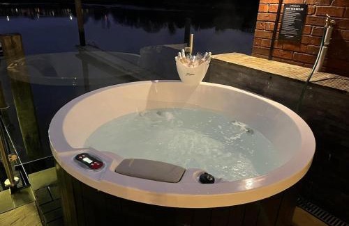 Southampton Alquiler De Eote | Rivers stays with hot tub