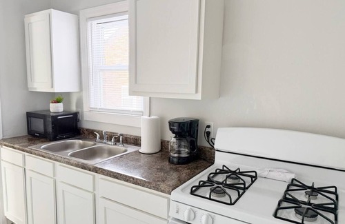 Evansville Apartamento | Riverside A2 - QUEEN 2BD/1BA Apt near River
