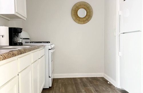 Evansville Apartamento | Riverside A2 - QUEEN 2BD/1BA Apt near River