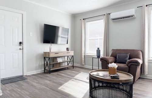 Evansville Apartamento | Riverside A2 - QUEEN 2BD/1BA Apt near River
