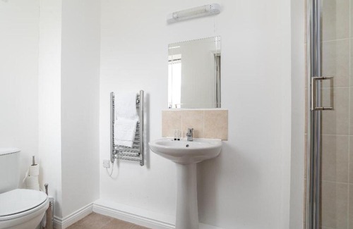 Bedford Apartamento | Riverside Balcony Apartment With Parking