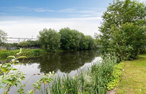 Bedford Apartamento | Riverside Balcony Apartment With Parking